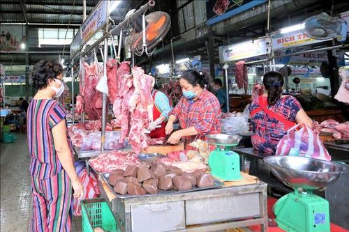 Theo chân người Đà Nẵng đi chợ bằng thẻ