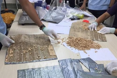 Bắt hai đối tượng vận chuyển 8 bánh heroin