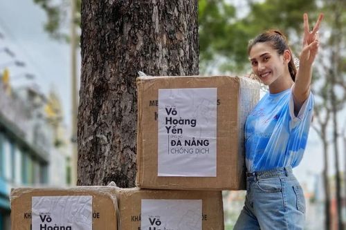 Siêu mẫu Võ Hoàng Yến quyên góp gần 13.000 khẩu trang ủng hộ đồng bào Đà Nẵng