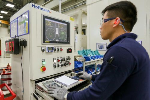 Đầu tư công nghệ: Hướng đi tất yếu