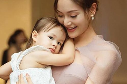 Lan Phương hai ngày bay ra thăm con một lần