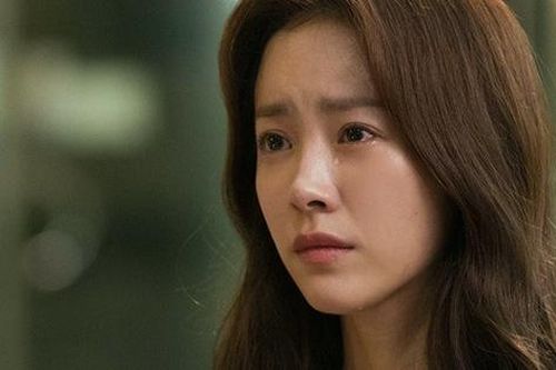 Đụng trúng người đàn ông trên đường, tôi thảng thốt nhận ra chồng cũ nhưng sợi dây chuyền trên cổ anh mới khiến tôi bật khóc