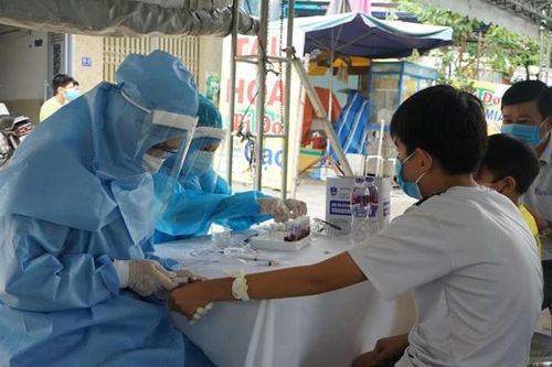 Công suất xét nghiệm SARS-CoV-2 của Đà Nẵng, Hà Nội hiện đạt trên 10.000 mẫu/ngày