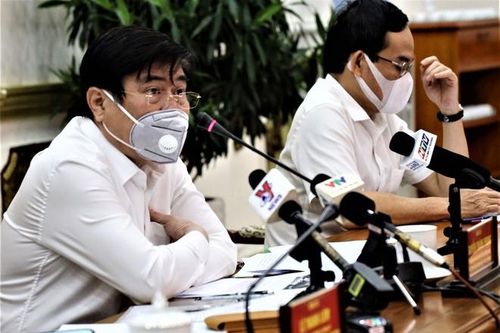Chủ tịch TP.HCM cảm ơn người dân và chiến sĩ áo trắng