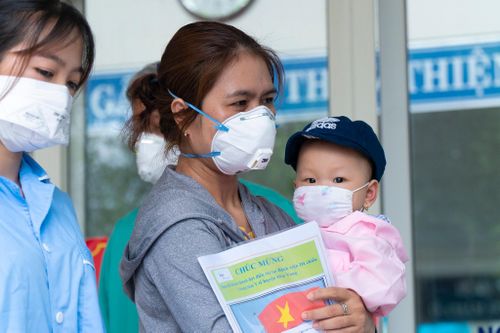 Bệnh nhân mắc Covid-19 nhỏ tuổi nhất ở Đà Nẵng xuất viện