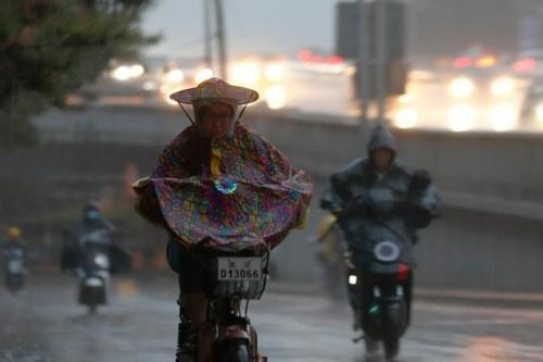 Bắc Kinh hứng trận mưa lớn nhất từ đầu mùa, cảnh báo lũ quét