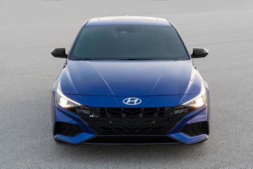Hyundai ra mắt sedan thể thao số sàn Elantra N Line 2021