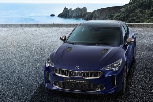 Kia Stinger 2021 lộ diện, kiểu dáng trẻ trung hơn