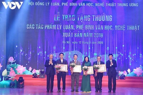 Ban Bí thư Trung ương tặng thưởng các tác phẩm lý luận, phê bình văn học, nghệ thuật