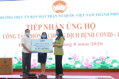 Vinamilk ủng hộ Hà Nội và 3 tỉnh miền Trung 8 tỷ đồng chống dịch COVID-19