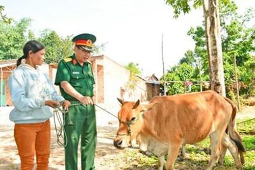 'Cơn gió lành bảy ba hai'
