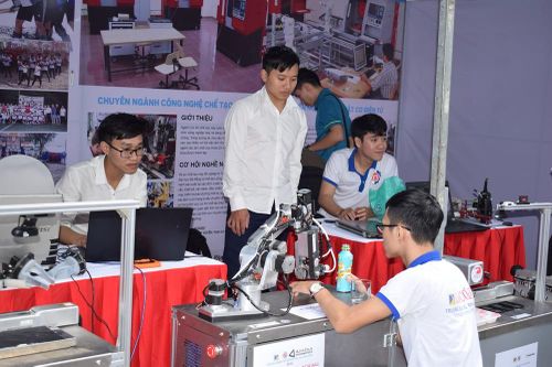 Trường đại học đầu tiên tại Việt Nam mở ngành Cơ khí Hàng không