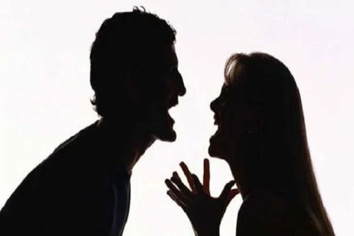 Để 4 thứ này trong nhà vợ chồng quanh năm cãi vã, tiền tài hao tán