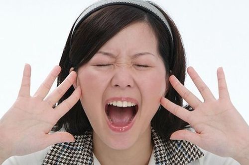 Con dâu phản ứng dữ dội khi mẹ chồng nhắc đến... tiền