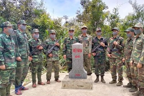 Tuần tra song phương bảo vệ biên giới Việt Nam - Lào