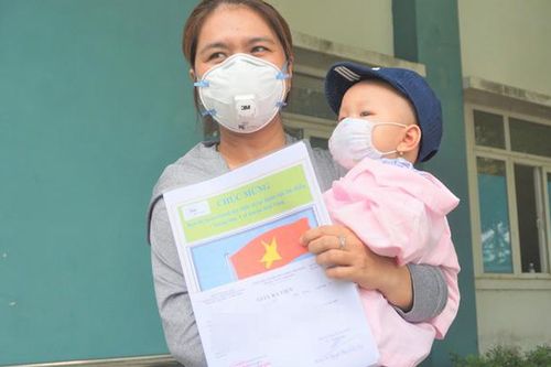 Đà Nẵng: Bệnh nhi 8 tháng tuổi đã khỏi Covid-19, được xuất viện