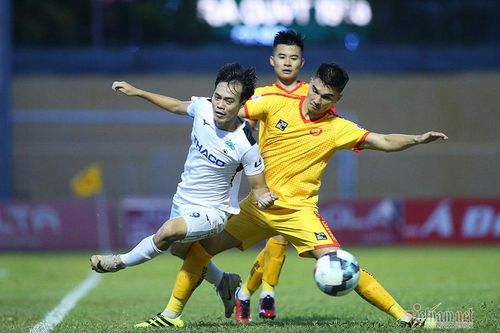 Tuyển Việt Nam trắng giải, V-League cán đích sớm