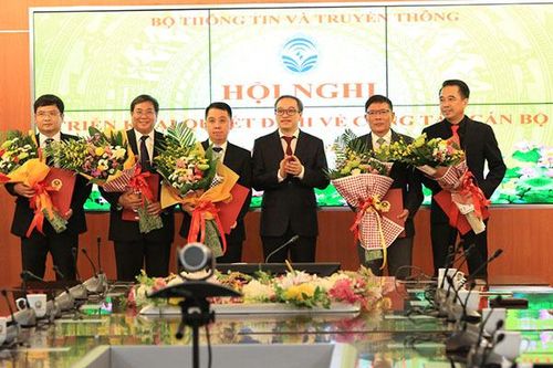 Bộ TT&TT công bố 9 quyết định công tác cán bộ tại 5 đơn vị trực thuộc