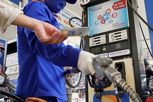 Phát hiện bất ngờ về nghề làm thêm 'hái ra tiền' của 1 nhân viên xăng dầu