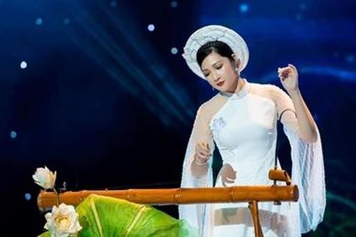 NSƯT Lệ Giang: Đem tiếng đàn bầu đi muôn nơi