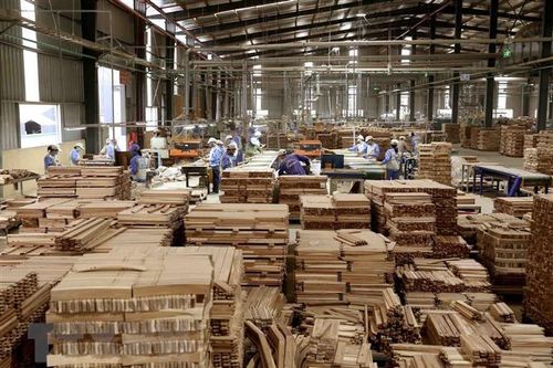 Xuất khẩu gỗ 'lội ngược dòng,' khôi phục đà tăng trưởng