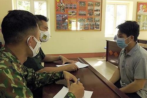 Biên phòng Lào Cai khởi tố hai đối tượng đưa người vượt biên trái phép