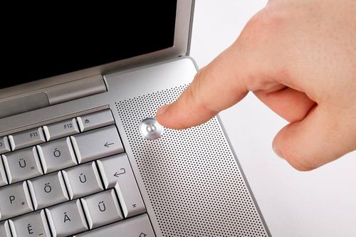 Tuyệt chiêu vệ sinh màn hình máy tính sạch bong trong tích tắc, không tốn một xu