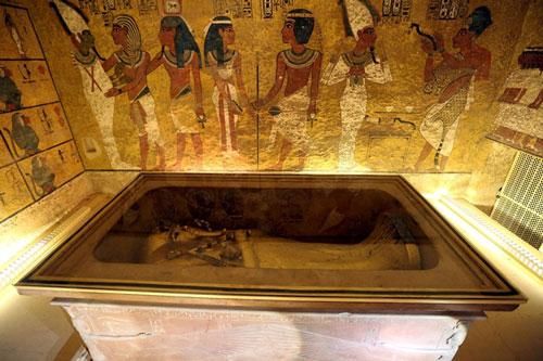 Phát hiện bất ngờ bên trong lăng mộ Pharaon trẻ nhất Ai Cập