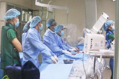 Điều trị thành công bệnh nhân phình động mạch chủ bụng