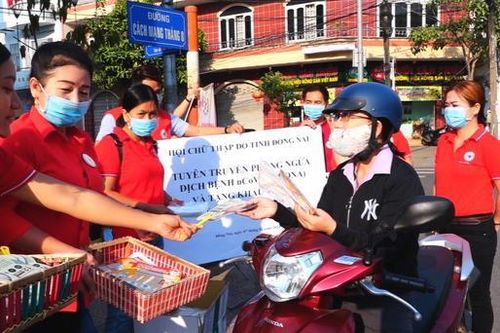 Đồng Nai xử phạt người không đeo khẩu trang nơi công cộng