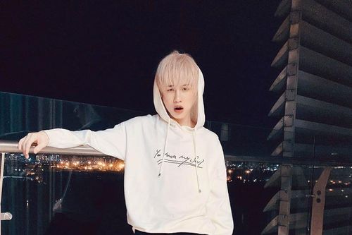 Tóc nhuộm trắng, môi hồng ngọt, Jack thay đổi ngoại hình khiến fan ngỡ ngàng khó nhận ra