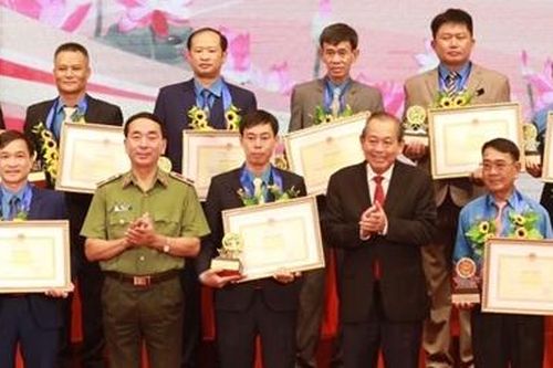 Công nhân, người lao động góp phần xây dựng thế trận an ninh vững chắc