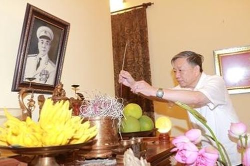 Bộ trưởng Tô Lâm thăm hỏi gia đình các đồng chí nguyên lãnh đạo Bộ Công an qua các thời kỳ