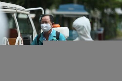 Thảo cầm viên Sài Gòn phun thuốc khử trùng phòng dịch Covid-19