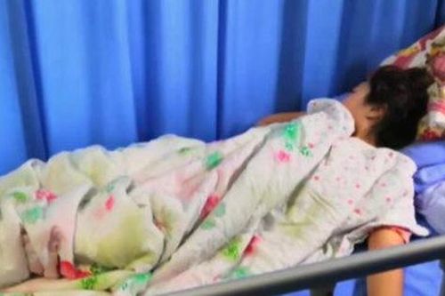 Bạn trai xa lánh, khách hàng 'chạy mất' vì người có mùi hôi, dùng thuốc nhiều tuần không đỡ, người phụ nữ đi khám mới biết nguyên nhân là do 1 thứ ở trong 'vùng kín'