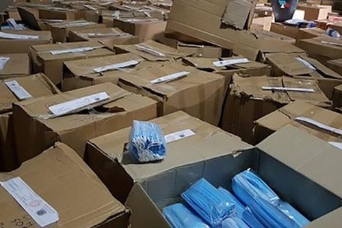 TP HCM: Bắt giữ kho khẩu trang không rõ nguồn gốc cực lớn