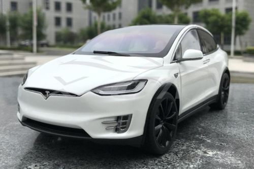 Một người Việt tử vong trong vụ tai nạn xe Tesla tại Đức