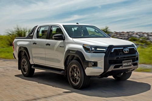 Toyota Hilux 2020 ra mắt tại VN, tăng giá từ 6 đến 35 triệu đồng