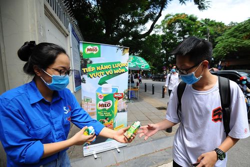 500.000 hộp sữa đến tay sĩ tử mùa thi, tiếp năng lượng vượt vũ môn
