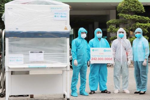 Trao tặng Tủ an toàn sinh học cấp II cho Đà Nẵng