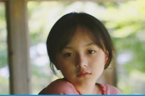 'Tiểu mỹ nhân' Trung Quốc nổi tiếng từ khi lên 2 giờ ra sao?
