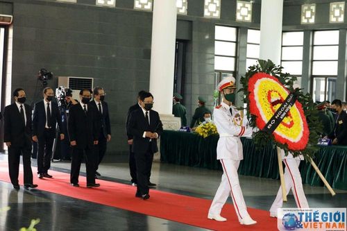 Đoàn Lãnh đạo Bộ Ngoại giao viếng nguyên Tổng Bí thư Lê Khả Phiêu