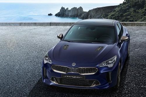 Kia Stinger 2021 lộ diện với dáng vóc thể thao hơn