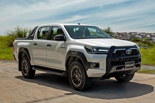 Toyota ra mắt Hilux 2020,giá từ 628 triệu