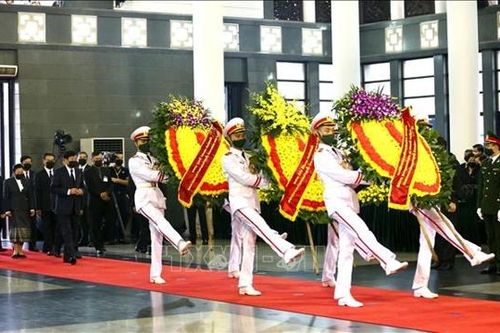 Thủ tướng Lào Thongloun Sisoulith viếng nguyên Tổng Bí thư Lê Khả Phiêu