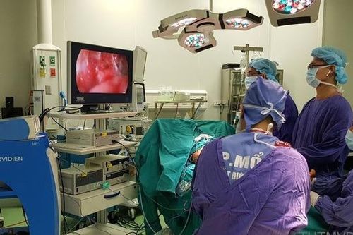 Tiêm mỡ nhân tạo giá rẻ, cô gái 25 tuổi bị hoại tử mông
