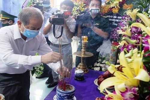 Chính quyền và nhân dân Thừa Thiên- Huế dâng hương tiễn biệt cố Tổng Bí thư Lê Khả Phiêu