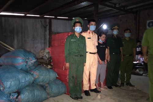 Đào hầm trong nhà để giấu hơn 1 tấn pháo