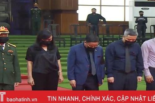 Đoàn đại biểu tỉnh Hà Tĩnh viếng nguyên Tổng Bí thư Lê Khả Phiêu