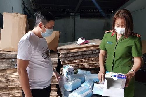 Tạm giữ gần 900.000 khẩu trang y tế không rõ nguồn gốc